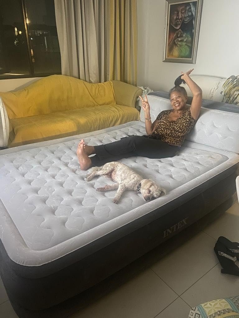 Intex 64447ED Dura-Beam Deluxe Ultra Plush Air Mattress with Headboard: Fiber-Tech – Queen Size – Built-in Electric Pump – 18in Bed Height – 600lb Weight Capacity photo review