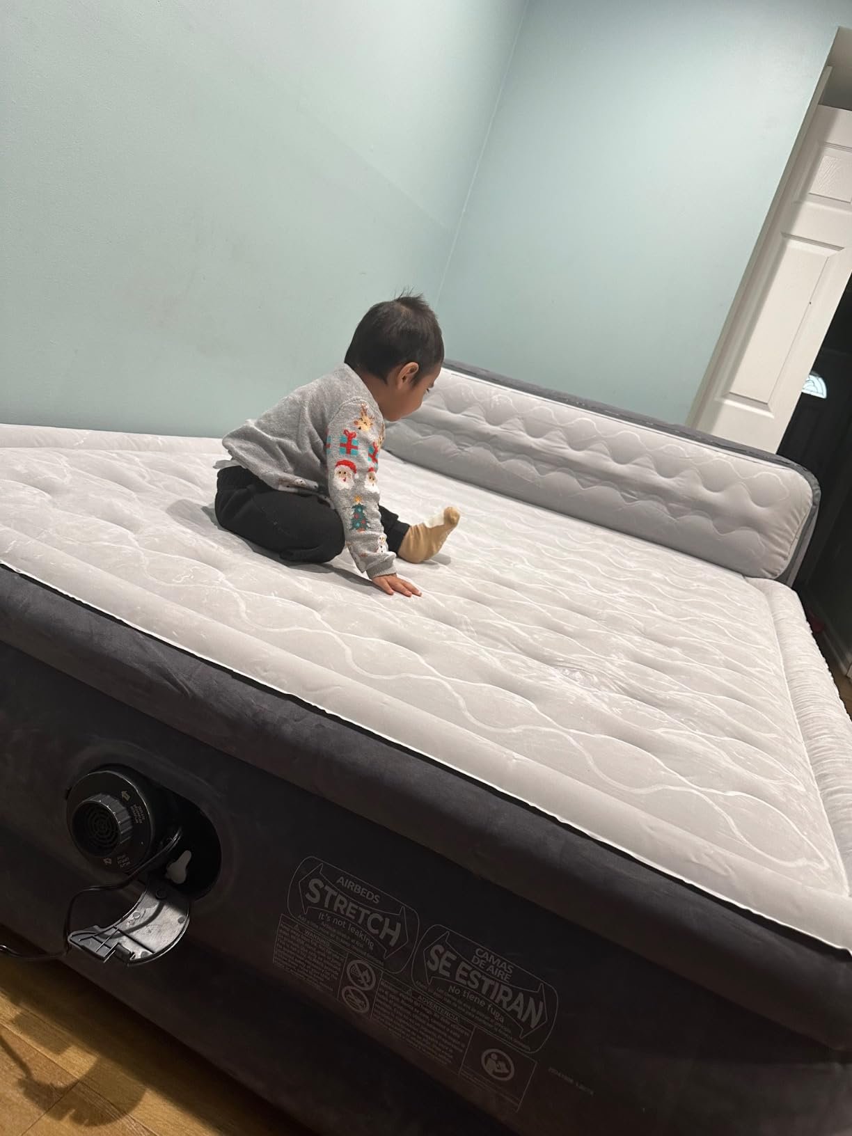 Intex 64447ED Dura-Beam Deluxe Ultra Plush Air Mattress with Headboard: Fiber-Tech – Queen Size – Built-in Electric Pump – 18in Bed Height – 600lb Weight Capacity photo review