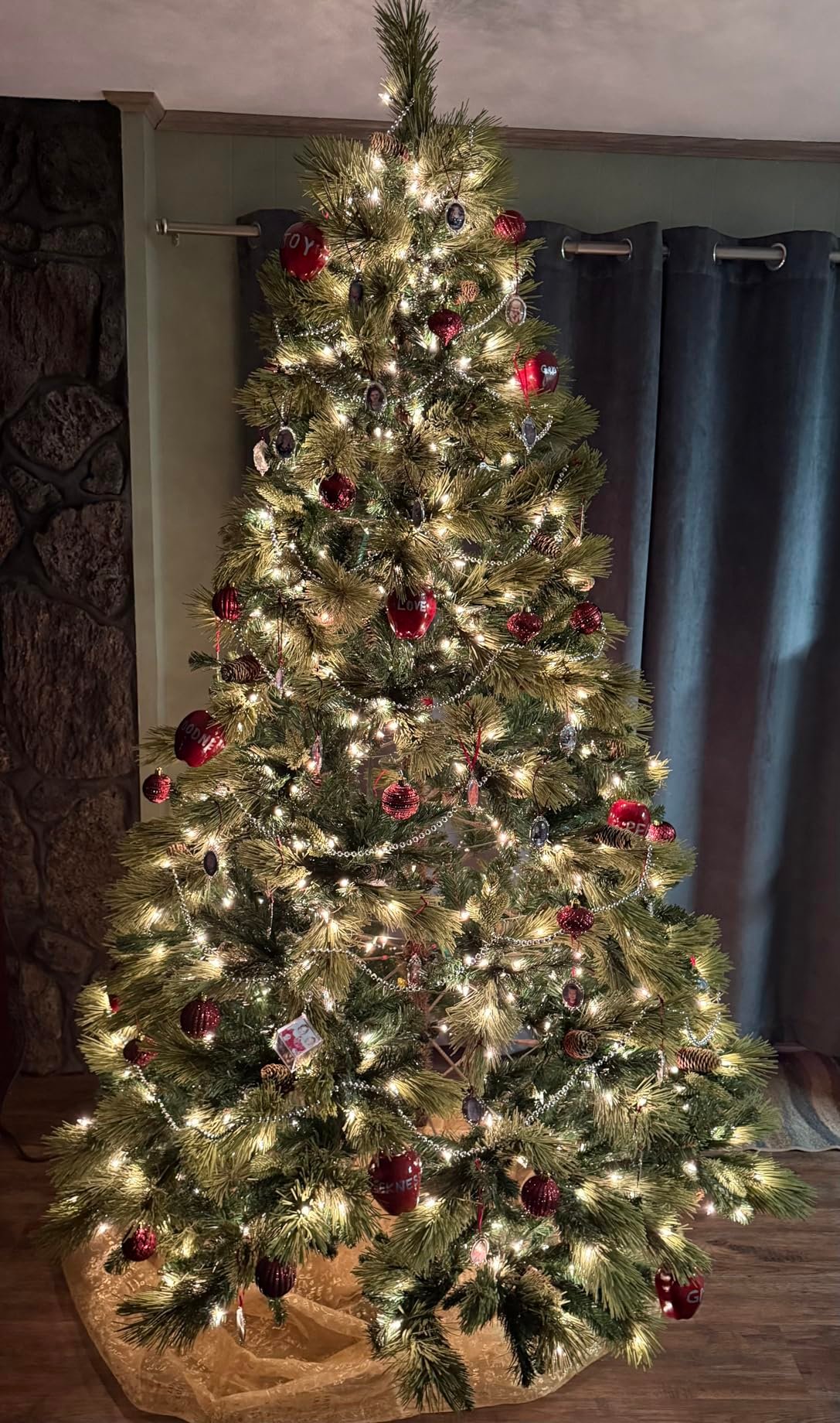 National Tree Company 7.5 ft Pre-Lit Carolina Pine Artificial Christmas Tree. 750 Clear Lights. 1.399 Tips. Includes Stand. Green photo review